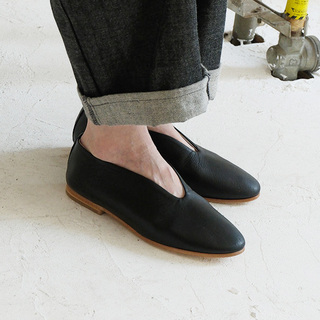 靴マニアの妻が選んだバレエシューズの話 ―カタカナ 河野純一さん