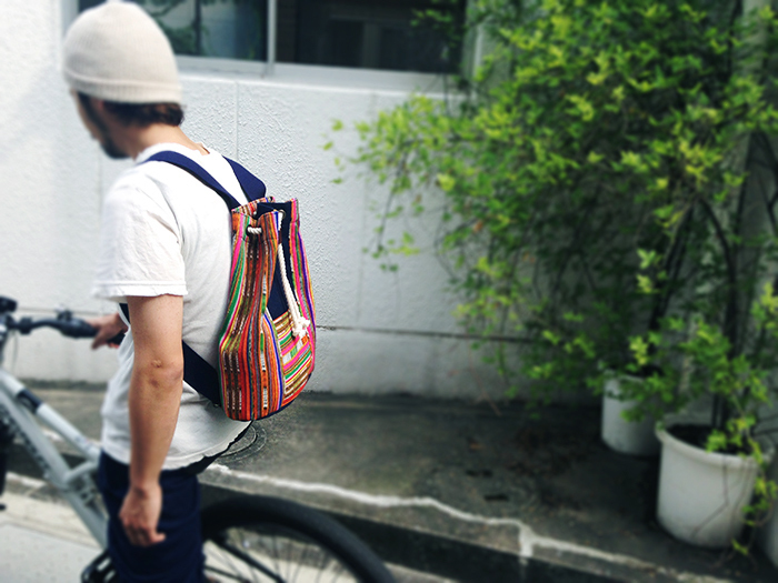 あざやかな色合いなのに、目立ちすぎない不思議な存在感のリュックサックです。たまにオーダーメイドで作成してくれるイベントも開催されますので、要チェックですね。