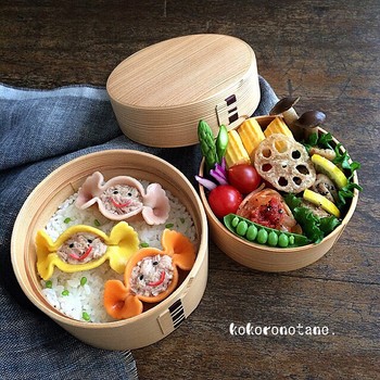 にこにこのキャンディーたち♫キャンディ型マカロニでツナを入れてご飯がすすむおかずになっています。緑に黄色に赤と、おかずの彩りが本当に鮮やか!