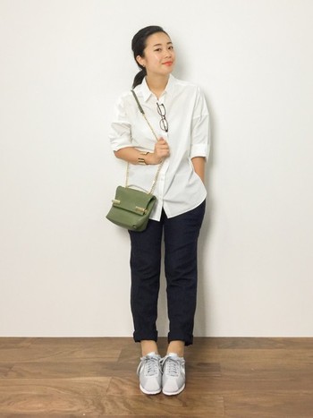 いつもより きちん としたい日に ナチュラル派の白シャツコーデまとめ キナリノ