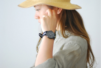 シンプルなWEEKENDERはキナリノ女子にもおすすめのアイテム♪ナチュラルなファッションにもよくマッチしてくれますよ！