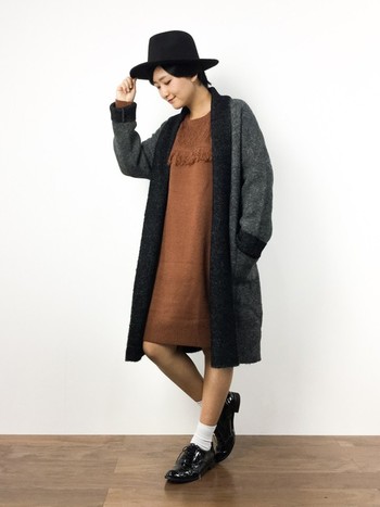 ぬくぬく ニットガウン ニットコートのコーデで軽やかに暖かく キナリノ