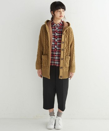 ぬくぬく ニットガウン ニットコートのコーデで軽やかに暖かく キナリノ