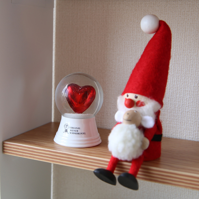 きらめきにうっとり♡「ヴィエナ スノーグローブ」のスノードーム