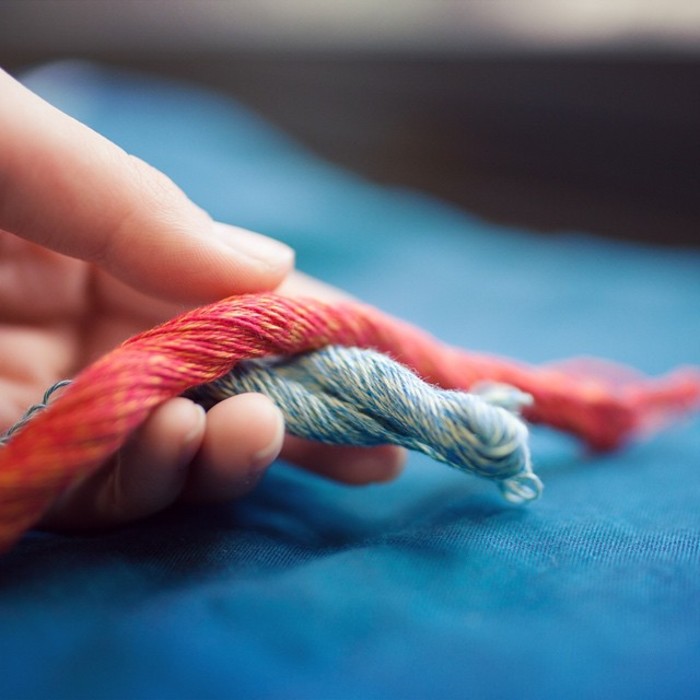 1本の糸作りから生まれる播州織。「hatsutoki」 の優しいシャツと