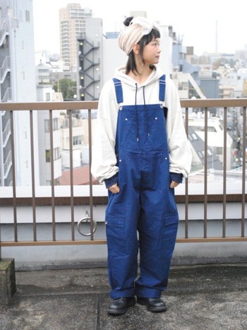 脱 子どもっぽい ゆるくおしゃれに着こなしたい冬のオーバーオールコーデ集 キナリノ
