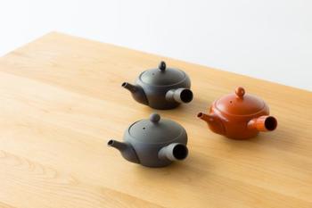 おいしいお茶を飲むなら、茶器もこだわりたいところ。南景窯黒くすべのベンリー急須は、お湯がよく切れるのが特徴。1煎目、2煎目といつでもおいしくお茶を飲めますよ。