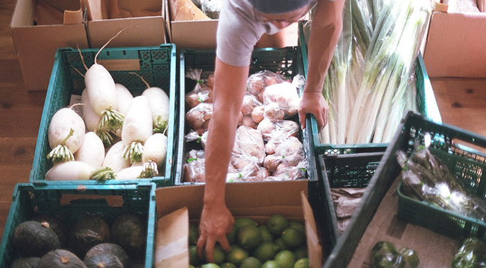 ミコト屋セレクトの旬のおいしい野菜・果物を自宅にお届けしてくれる、野菜の宅配便もやっています。天候や畑の状況により内容は変わることも。どんな野菜が届くか、毎回わくわくしますね。
