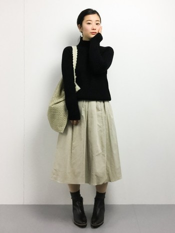 気持ちが引き締まるよう 黒 と冬のファッションアイテム キナリノ