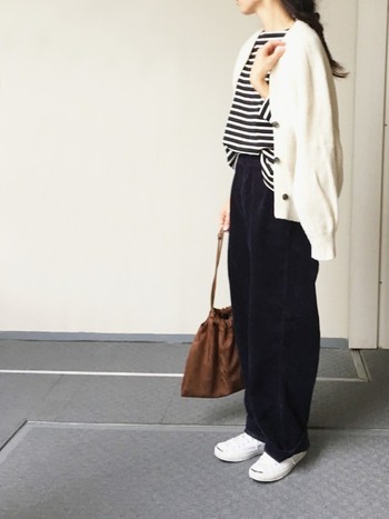 肩の力を抜いて ほど良く崩して 大人カジュアルな エフォートレス シック を楽しもう キナリノ