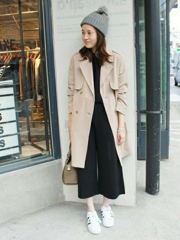 シンプルコーディネートにマッチする トレンチコート どう差をつけて着こなす キナリノ