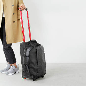 旅先だっておしゃれしたい 秋の旅で着たい服 持って行きたい服 キナリノ