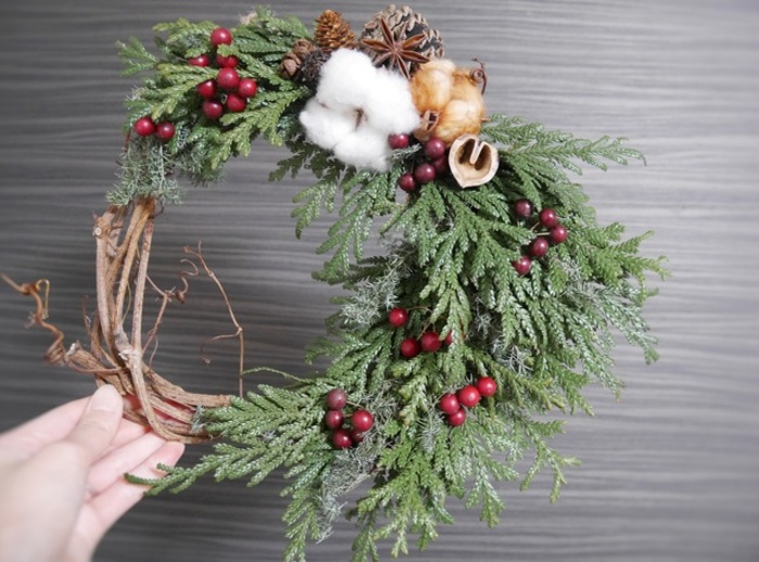 クリスマスシーズンに最適！どんぐりや松ぼっくりを使った簡単