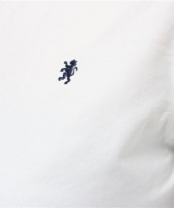 着回しがきく定番シャツ ジムフレックス のカジュアルコーデ キナリノ