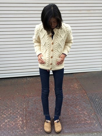 着回しがきく定番シャツ ジムフレックス のカジュアルコーデ キナリノ