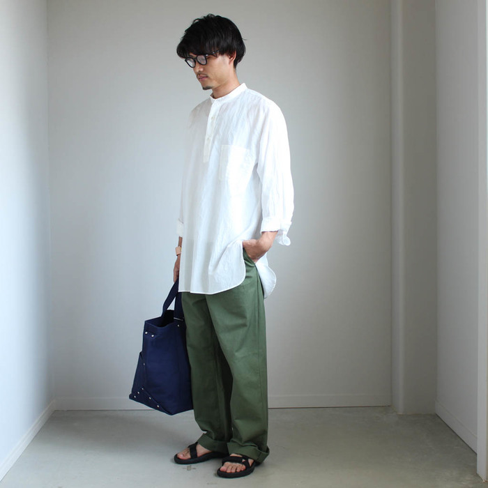 心地よさと、品のよさと。新生活にYAECA（ヤエカ）の白いシャツを手に