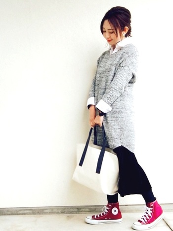 秋冬も白シャツを 今季のトレンド 白シャツ ニット コーディネート集 キナリノ