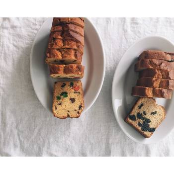フルーツケーキと、紅茶とプルーンのケーキです。マトファーの型を使って焼かれたとのことで、本格的なパウンドケーキですね。フルーツもプルーンもぎっしり詰まっています♪