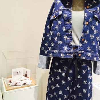 デニムオンデニムも花がらで春らしい着こなしに。被りやすいデニムコーデは個性的なデザインを選ぶのも新鮮ですね。かごバックやぺたんこ靴、サッシュベルトを投入しても◎デニムなので中に何色を持ってきても相性よく着こなせそう。何を合わせようかワクワクしてくるセットアップです。