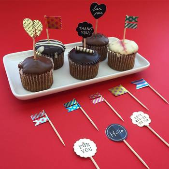 バレンタインのチョコレートにちょっとしたメッセージをプラス♪ロールシールを爪楊枝を挟むように貼るだけの簡単ピック!
