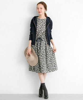 この春も大活躍 ゆるっとカジュアルの定番 パーカー の着こなしコーデ集 キナリノ