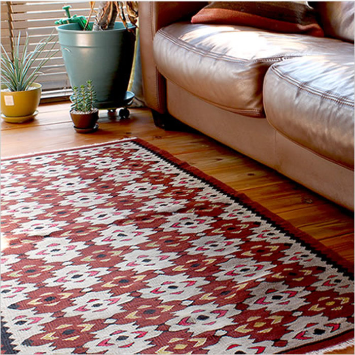 ラグ1枚」で模様替え♪ お部屋が見違えるようにセンスアップするよ