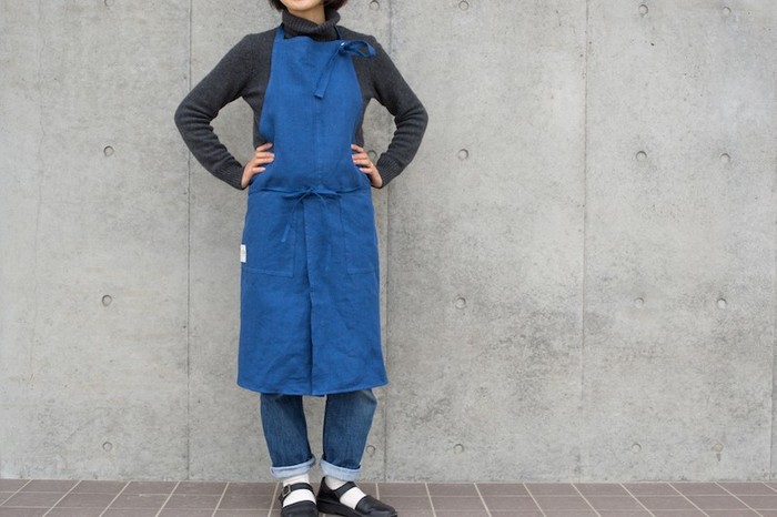 パン屋さんで働く人たちをイメージされたエプロン。キビキビ働く職人さんみたいな、カッコよさがにじみ出ています。ぱりっとしたリネン製。