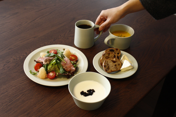 毎日を楽しく彩る器。「KANEAKI SAKAI POTTERY」を食卓に | キナリノ