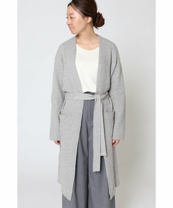 ぬくぬく ニットガウン ニットコートのコーデで軽やかに暖かく キナリノ