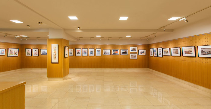 アダチ版画研究所の工房に併設されたショールームでは復刻された浮世絵約1,200点を見ることができます。気に入ったら購入も可能ですよ。
