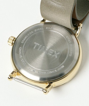 裏には『TIMEX』のロゴが刻まれています。