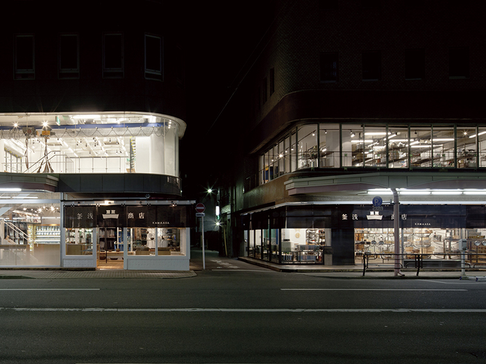 使うほどに育つ道具。釜浅商店×山田工業所の「鉄打出しフライパン