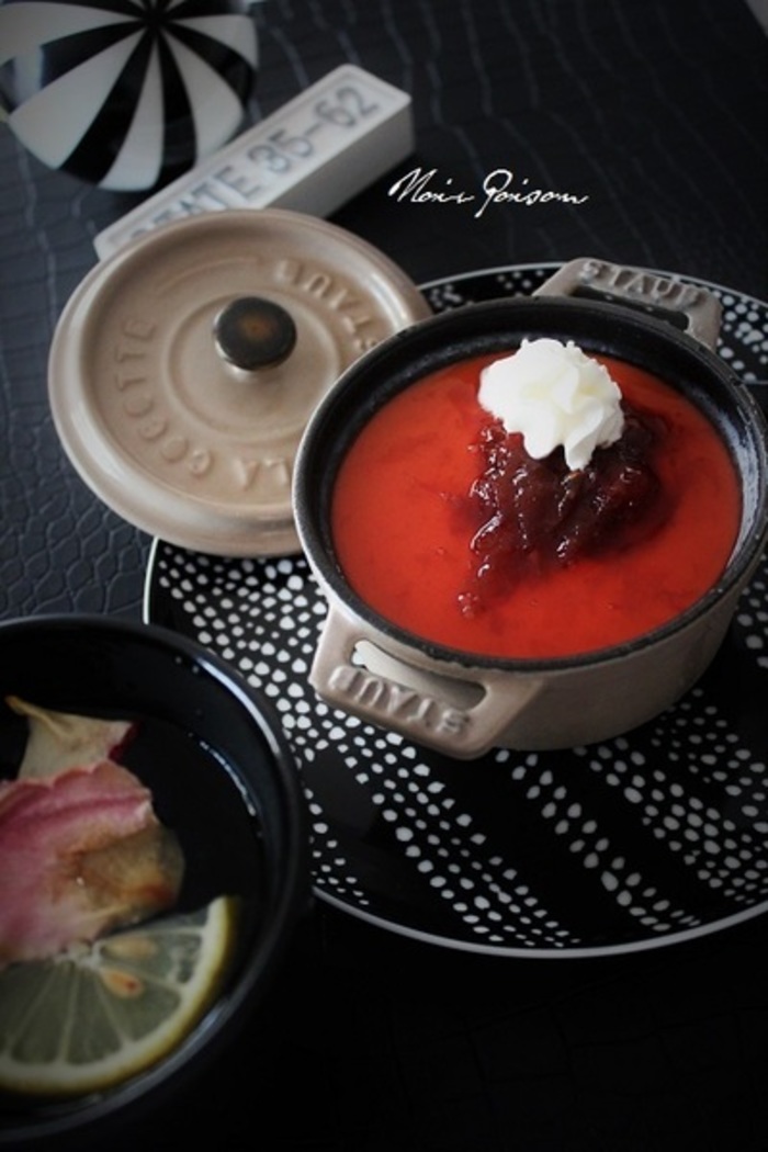 これだけでテーブルが華やかに♪ココット鍋はおもてなし料理にも