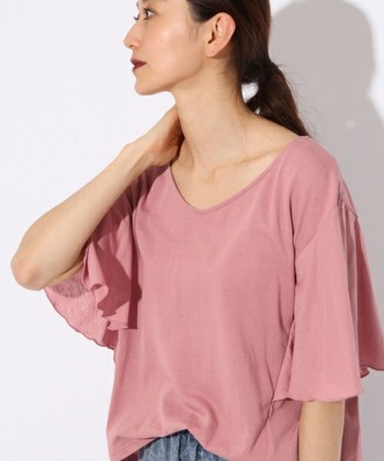 大人の女性らしさの着こなしは ちょこっと 鎖骨見せ キナリノ