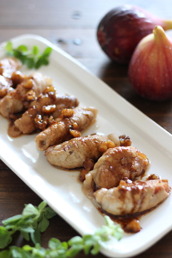 くるくる巻いて作る肉巻き。簡単でおいしいお料理なので、とても人気ですよね。無花果に限らず、お好きなフルーツを巻いてみても！何だか新しい食の発見が出来そうです。