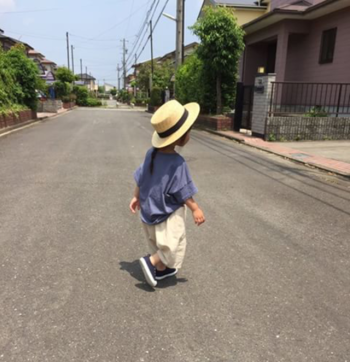 こちらが上の画像のパンツの着画です。だぼっとしたシルエットがとってもキュートです!!