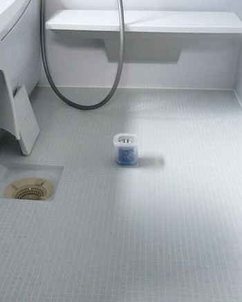 毎日綺麗に掃除するのは少し大変...。
そんなときは、市販品の防カビ製品などを上手に使って汚れにくいバスルームにしてあげると、綺麗をより長く保つことができます◎