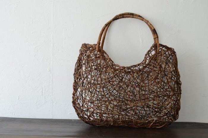 あけび細工 【伝統工芸品】乱れ編み 革手カゴバッグ 伝統工芸品 青森の伝統工芸。お部屋にお出かけに「あけび細工」のナチュラル