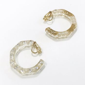 簡単に作れるのに、仕上がりはこんなにきれいで可愛らしい。自分だけのオリジナルフープイヤリングの完成です。