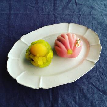 可愛らしく美しい日本の職人技の生菓子は、目にするだけで心が躍ります。