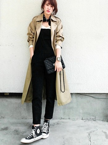 この秋に挑戦したい デニム モノトーン で作る大人の サロペット コーディネート キナリノ