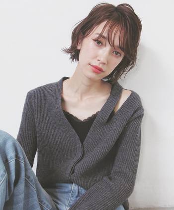シックな秋の装いにもぴったりな、オススメの“秋色メイク”と、“秋色メイクアイテム”をご紹介します♪