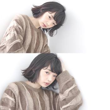 ビックシルエットのニットの場合も同様に、ヘアスタイルをコンパクトにすることで、対比で小顔効果が期待できます。