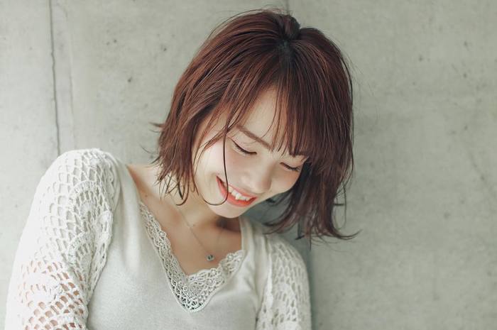 あれこれたくさんつけるのは好きじゃない。シンプルで心地良く思えるケアが良い。それなら美容オイルを1本だけ取り入れてみませんか?オイルは、髪からつま先まで使える万能スキンケアアイテムです。お手持ちのスキンケアともきっと馴染みが良いはず。
