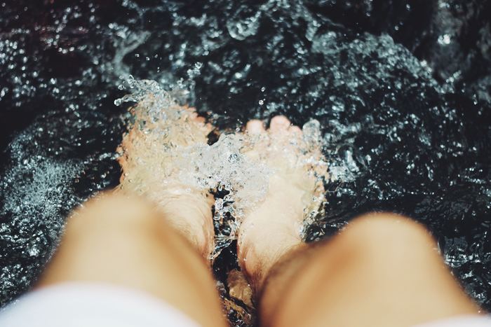 時間に余裕がない時は、生姜湯で足湯をするとむくみや疲れがすっきりします。
