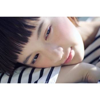 角質ケアをしたら、そのあとはしっかりと保湿をお忘れなく。肌がやわらかくなっているのでスキンケアの成分もぐんぐん肌に馴染んでくれそう!最後にクリームやオイルで肌をカバーするのもお忘れなく。
お肌の調子がいまいち、と感じたら「角質ケア」でお肌の土台を見直してみてくださいね♪