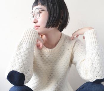 髪型と洋服のバランスこそが、オシャレな着こなしに魅せるための最大のポイントです。コテやヘアアクセサリーなどを使ったアレンジでも、簡単に雰囲気を変える事ができるので、自分の髪型を生かす事ができる秋冬の着こなしを楽しみましょう。