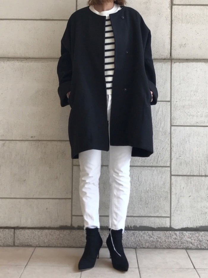 首元すっきり、程よいこなれ感。「ノーカラーアウター」で楽しむ大人の 
