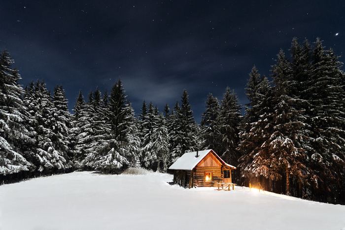 暖炉で燃える優しい炎のように、心を温めてくれる優しいクリスマスソングで寒い夜もホッコリ気分に・・・。