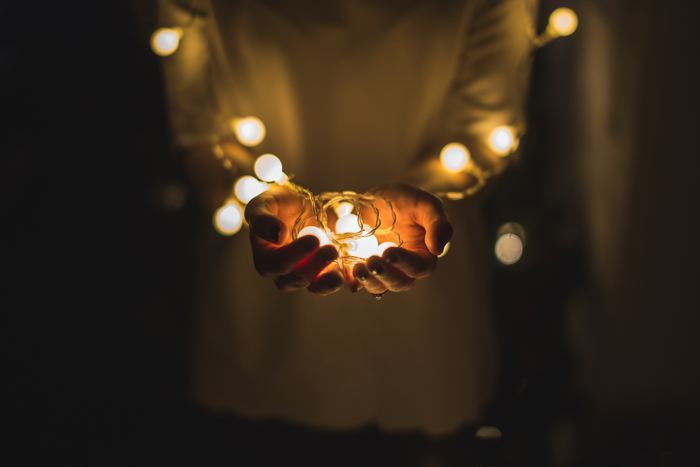 1人で過ごすクリスマスの夜には、心に響く歌声を。